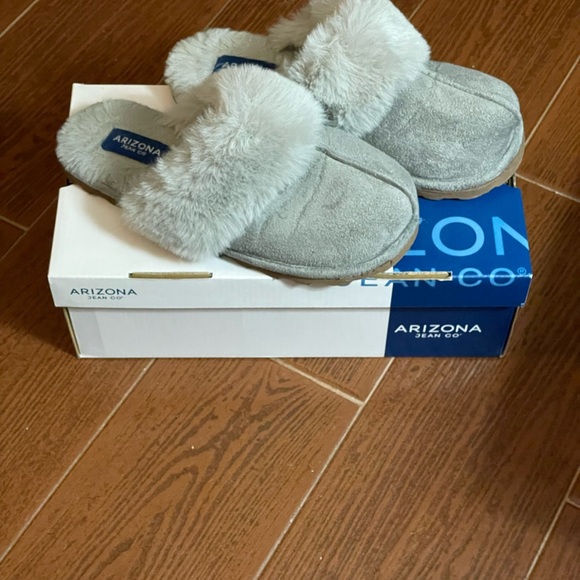 Arizona Becca Faux Fur Gray Slippers Size 5 to 6 small fuzzy slides shoes vegan - Picture 4 of 16